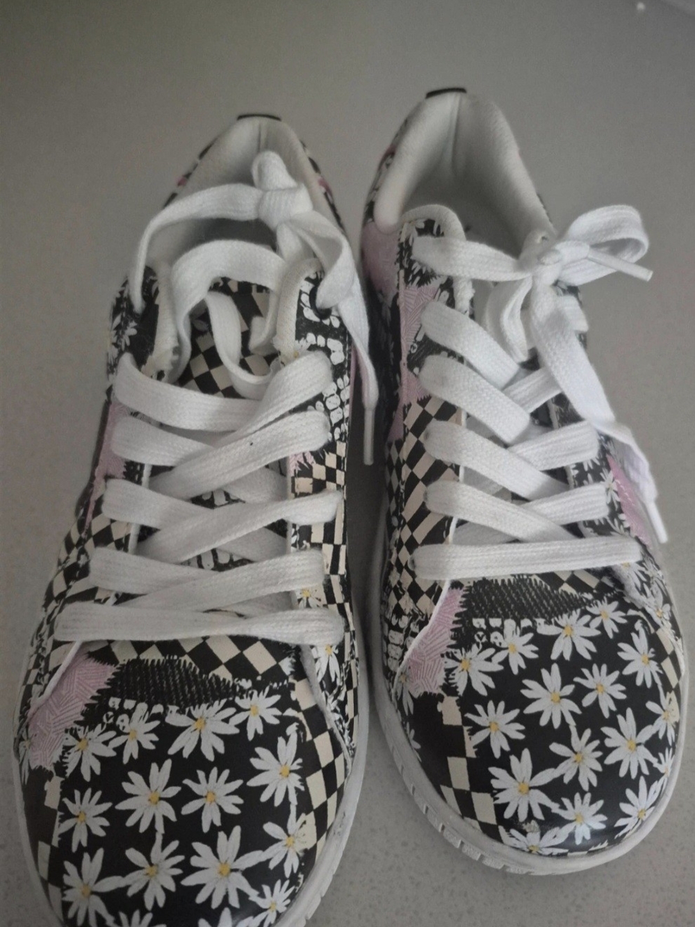 Kids Floral Daisy Skate Sneakers in Black & Pink